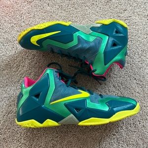 Nike Lebron XI Sneakers